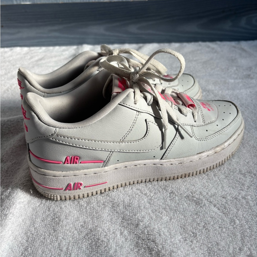 Nike Kids White and Pink Sneakers